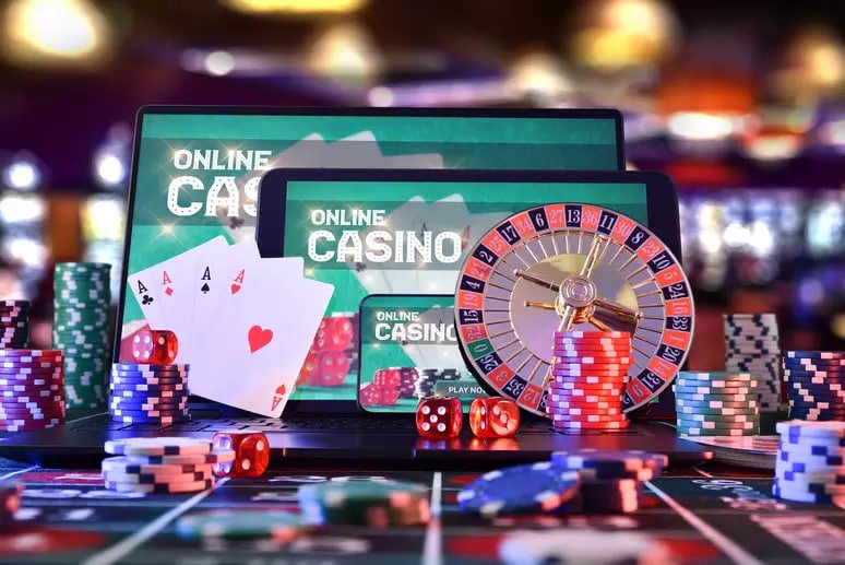 Live Casino Dealer များနှင့် Baccarat Roulette ကစားနေမှု
